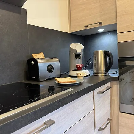 A 10 Min Du Centre Avec 2 Et Garage